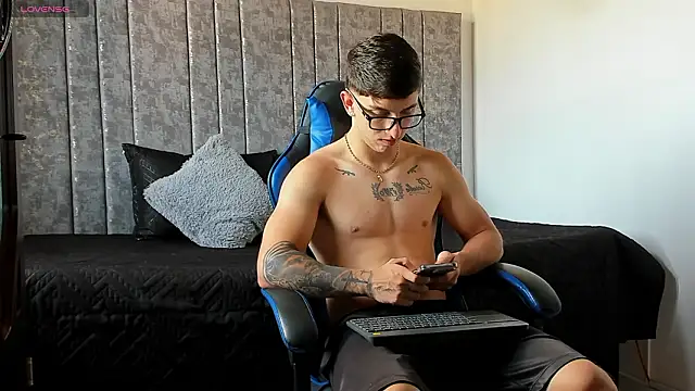 Snapshot of Calvin_Hunter chatting on 03/01/26, 09:26 Calvin Hunter online show from 03/01/26, 09:26