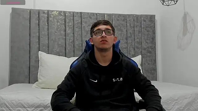 Calvin Hunter online show from 04/02/26, 03:02