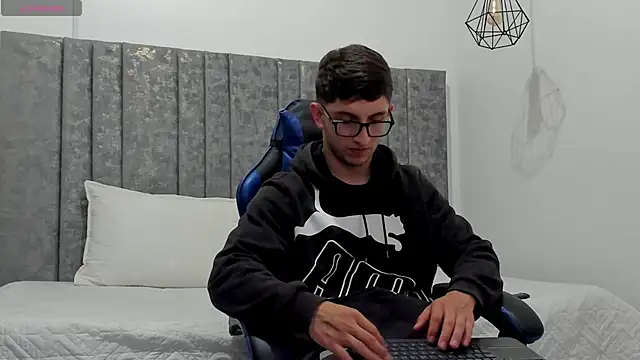 Calvin Hunter online show from 03/28/26, 01:06