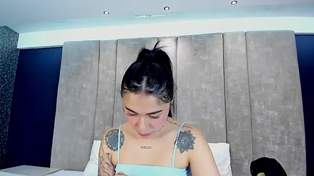 moonlight    online show from 01/17/26, 05:49