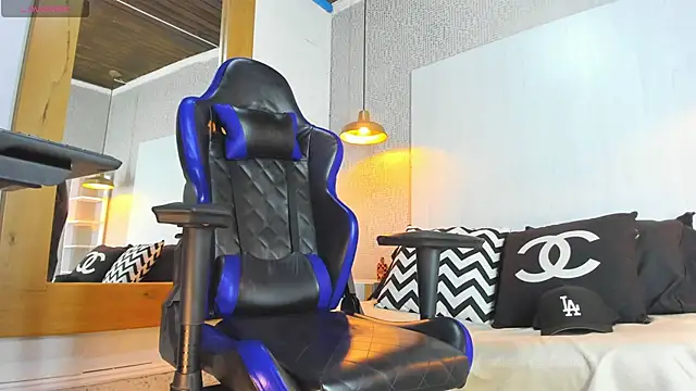 Dusan Grey77 online show from 02/18/26, 04:21