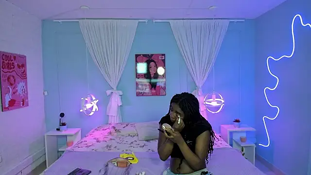 naomi campell online show from 03/11/26, 07:30