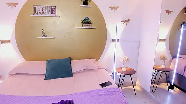 naomi campell online show from 03/14/26, 06:47