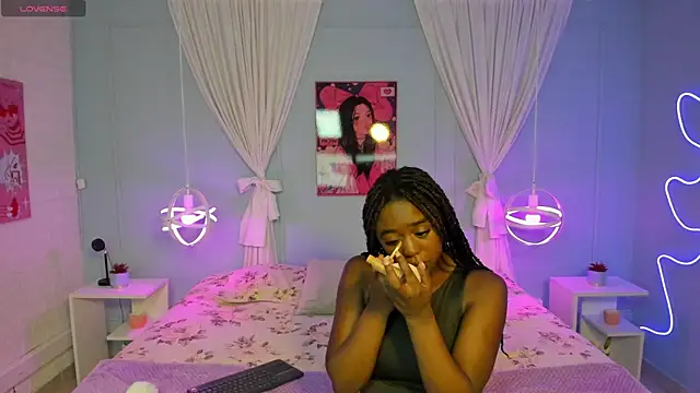 naomi campell online show from 03/24/26, 07:36