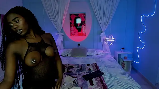 naomi campell online show from 02/05/26, 07:21