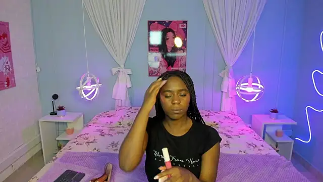 naomi campell online show from 03/13/26, 07:41