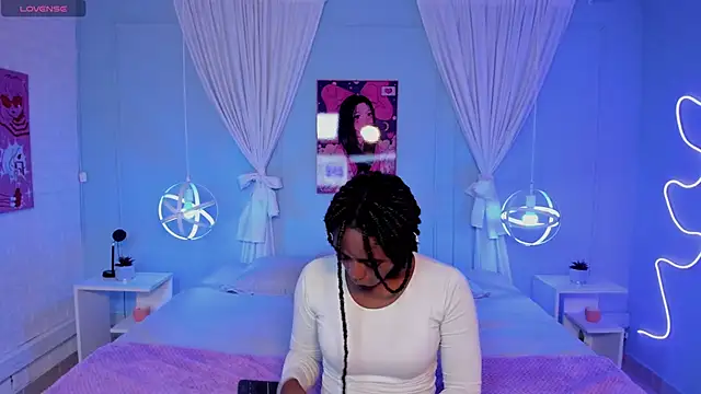 naomi campell online show from 04/07/26, 07:37