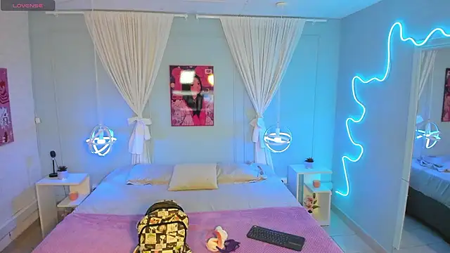 naomi campell online show from 03/26/26, 08:07