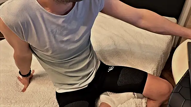 Snapshot of AfterTheRun chatting on 03/30/26, 02:51 AfterTheRun online show from 03/30/26, 02:51