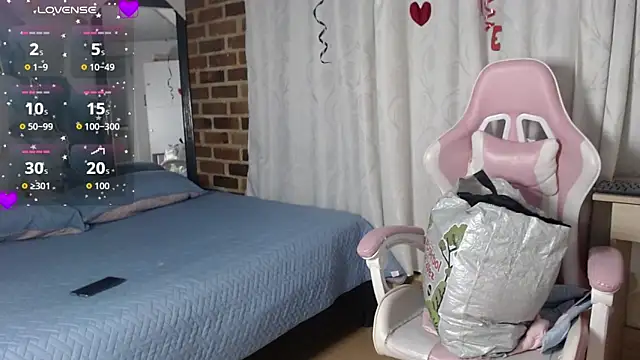 Snapshot of HannaRose- chatting on 02/19/26, 03:47 HannaRose- online show from 02/19/26, 03:47