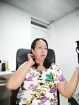 Snapshot of RosseLaure chatting on 07/15/26, 12:17 RosseLaure online show from 07/15/26, 12:17
