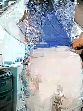 Snapshot of RosseLaure chatting on 06/15/26, 11:37 RosseLaure online show from 06/15/26, 11:37