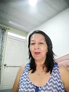 Snapshot of RosseLaure chatting on 07/05/26, 10:38 RosseLaure online show from 07/05/26, 10:38