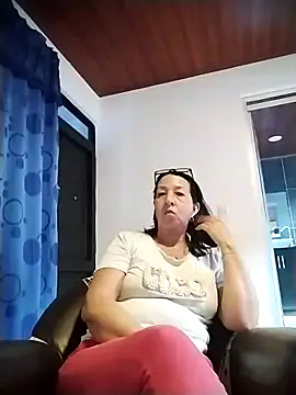 Snapshot of RosseLaure chatting on 06/01/26, 07:57 RosseLaure online show from 06/01/26, 07:57