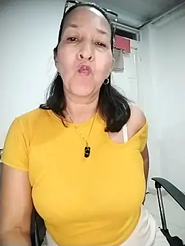 Snapshot of RosseLaure chatting on 06/11/26, 02:53 RosseLaure online show from 06/11/26, 02:53