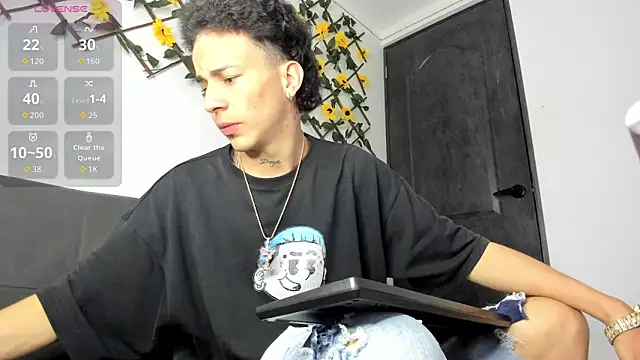 Snapshot of Maxxx_bigcockx chatting on 06/05/26, 02:38 Maxxx bigcockx online show from 06/05/26, 02:38