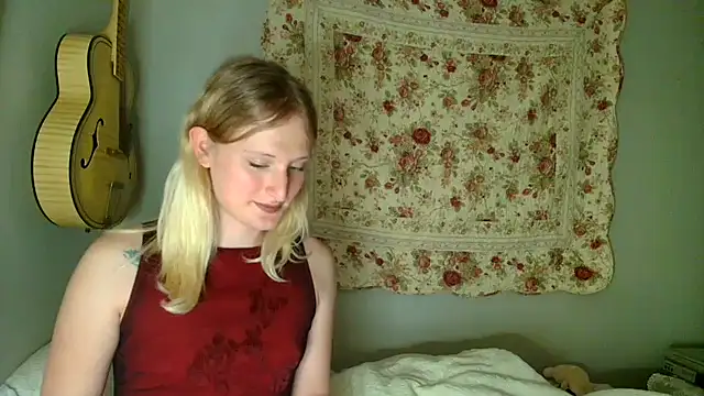 Snapshot of goddessalison chatting on 06/07/26, 01:44 goddessalison online show from 06/07/26, 01:44