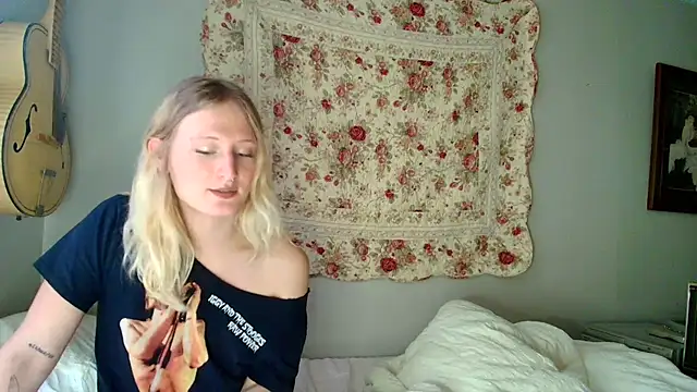 Snapshot of goddessalison chatting on 06/09/26, 11:28 goddessalison online show from 06/09/26, 11:28