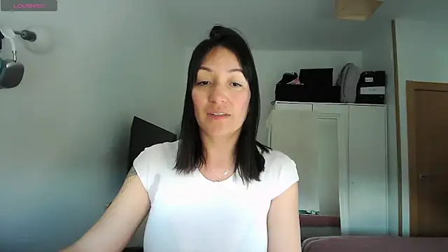 Yulian Milf online show from 04/19/26, 04:30