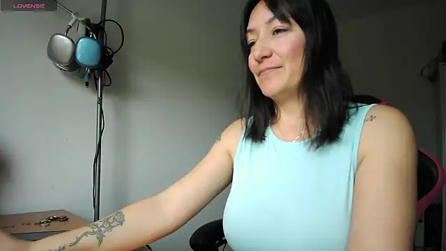 Yulian Milf online show from 04/12/26, 11:57