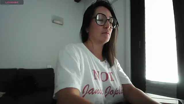 Snapshot of Yulian_Milf chatting on 07/17/26, 10:34 Yulian Milf online show from 07/17/26, 10:34