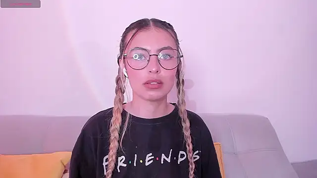 Snapshot of Fernanda_aaaa chatting on 03/02/26, 02:02 Fernanda aaaa online show from 03/02/26, 02:02