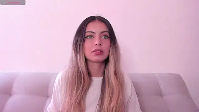 Snapshot of Fernanda_aaaa chatting on 06/03/26, 04:44 Fernanda aaaa online show from 06/03/26, 04:44