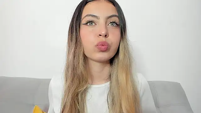 Fernanda aaaa online show from 05/12/26, 03:18