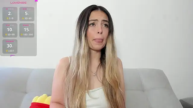 Snapshot of Fernanda_aaaa chatting on 06/25/26, 03:17 Fernanda aaaa online show from 06/25/26, 03:17
