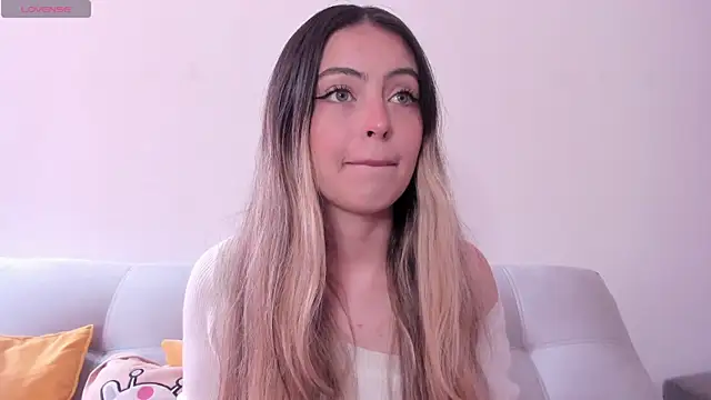 Snapshot of Fernanda_aaaa chatting on 06/08/26, 03:23 Fernanda aaaa online show from 06/08/26, 03:23