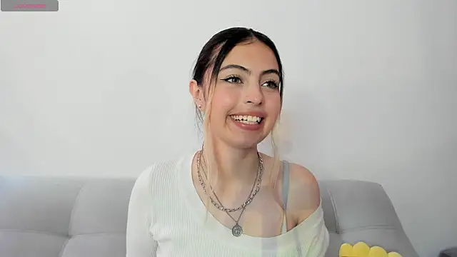 Fernanda aaaa online show from 04/14/26, 04:23