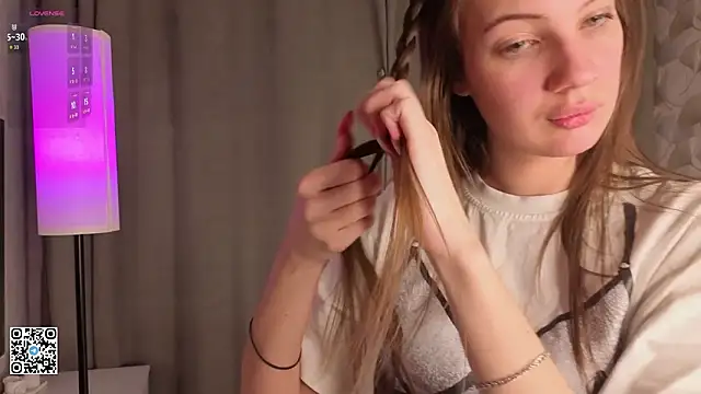 Snapshot of ShaeHeeter chatting on 02/02/26, 04:11 ShaeHeeter online show from 02/02/26, 04:11