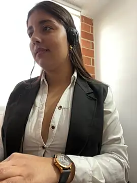 A-uroora online show from 02/08/26, 11:41