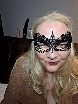MaskedQueen77 online show from 05/21/26, 06:38