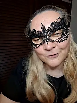 MaskedQueen77 online show from 05/11/26, 04:04