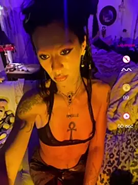 Snapshot of luxxlola chatting on 06/02/26, 05:18 luxxlola online show from 06/02/26, 05:18