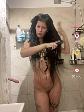 Snapshot of luxxlola chatting on 05/31/26, 02:17 luxxlola online show from 05/31/26, 02:17