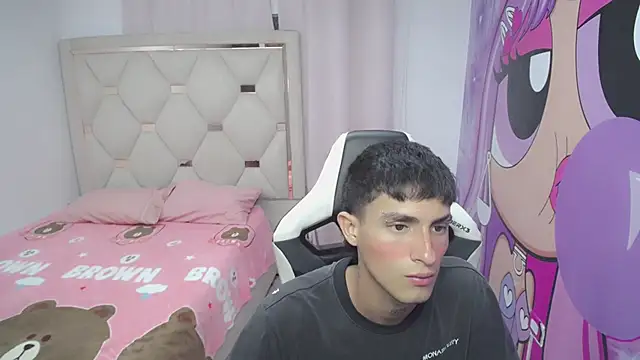 Snapshot of Akyra_latinn chatting on 01/17/26, 04:10 Akyra latinn online show from 01/17/26, 04:10