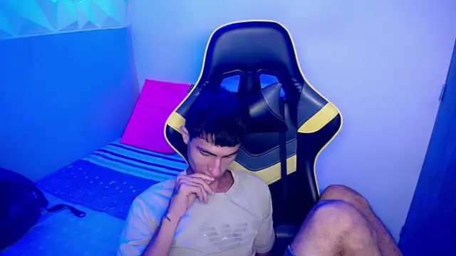 Snapshot of Akyra_latinn chatting on 02/21/26, 04:31 Akyra latinn online show from 02/21/26, 04:31