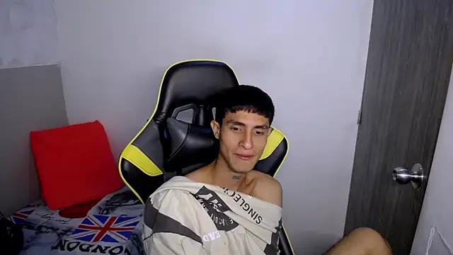 Snapshot of Akyra_latinn chatting on 02/23/26, 03:56 Akyra latinn online show from 02/23/26, 03:56