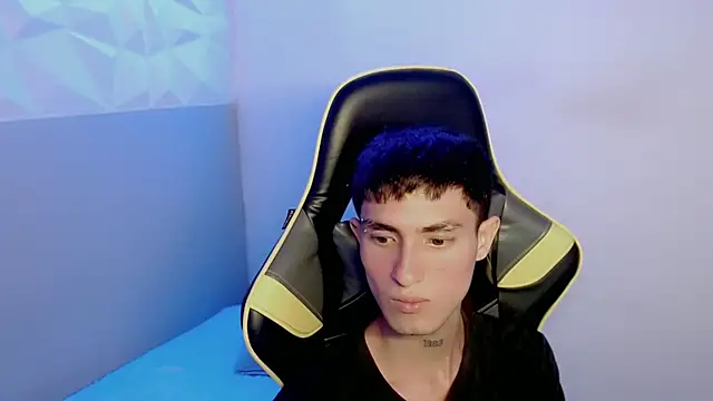 Snapshot of Akyra_latinn chatting on 02/17/26, 02:14 Akyra latinn online show from 02/17/26, 02:14