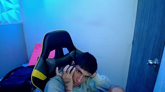 Snapshot of Akyra_latinn chatting on 02/25/26, 12:27 Akyra latinn online show from 02/25/26, 12:27