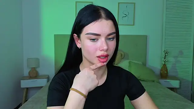 Snapshot of Silena_sky chatting on 02/10/26, 01:32 Silena sky online show from 02/10/26, 01:32