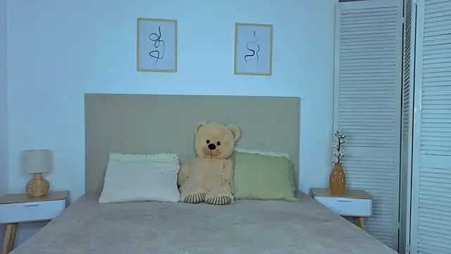 Snapshot of Silena_sky chatting on 02/09/26, 02:15 Silena sky online show from 02/09/26, 02:15