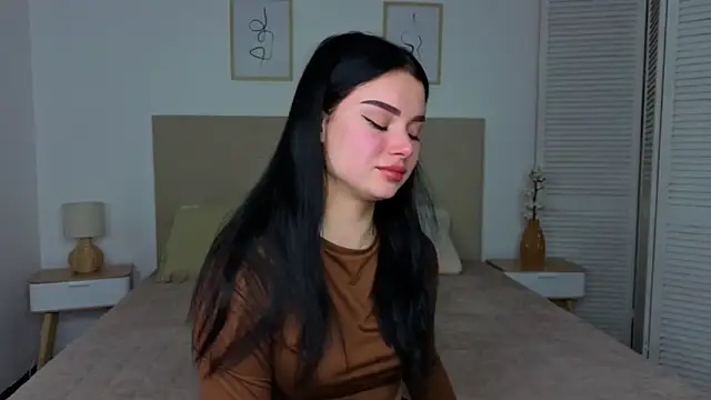 Snapshot of Silena_sky chatting on 02/05/26, 02:13 Silena sky online show from 02/05/26, 02:13