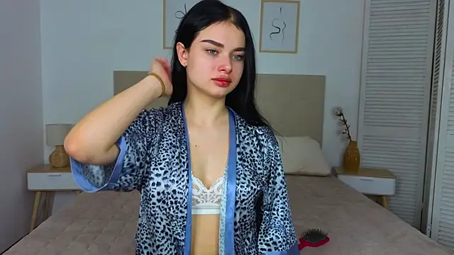 Snapshot of Silena_sky chatting on 02/15/26, 01:54 Silena sky online show from 02/15/26, 01:54