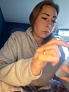 dewimp1 online show from 04/19/26, 08:04