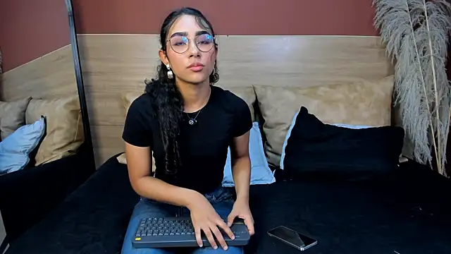 scarlett25   online show from 03/20/26, 07:59