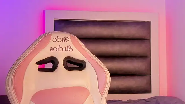 adhalee js online show from 04/14/26, 08:14