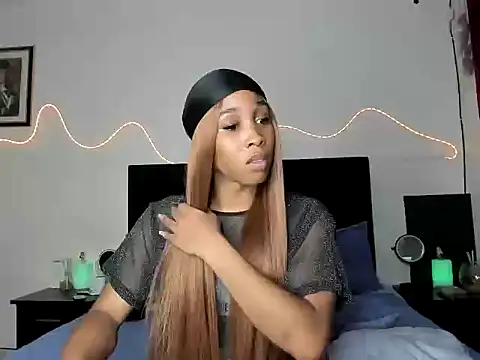 Snapshot of YourDreamReal chatting on 02/06/26, 01:12 YourDreamReal online show from 02/06/26, 01:12